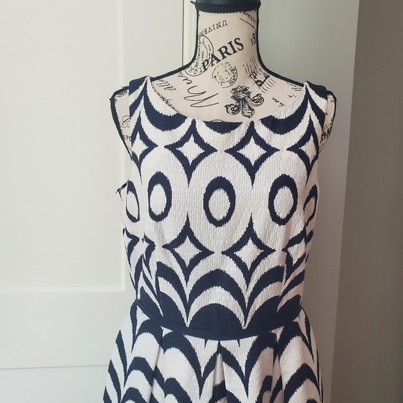 Classy Summer Dress - Picture 2 of 7